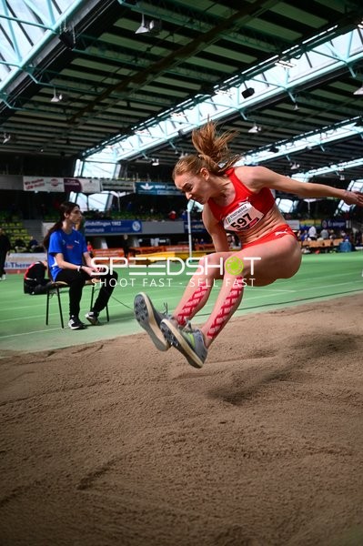 Weitsprung im Glaspalast
