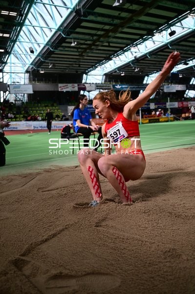 Startnummer 597 beim Weitsprung