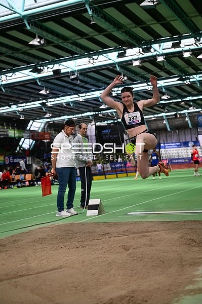 Weitsprung mit Startnummer 337