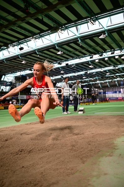 Weitsprung im Glaspalast