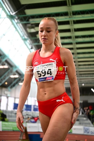 Athletin mit Startnummer 594