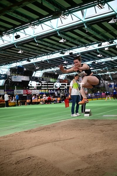 Weitsprung im Glaspalast