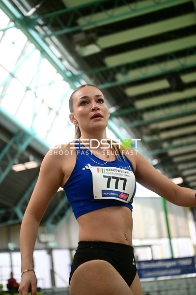 Athletin mit Startnummer 777