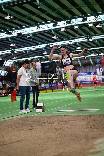 Startnummer 337 beim Weitsprung