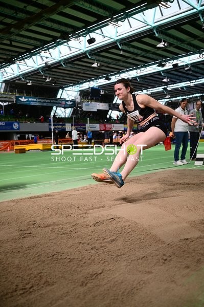 Weitsprung im Glaspalast