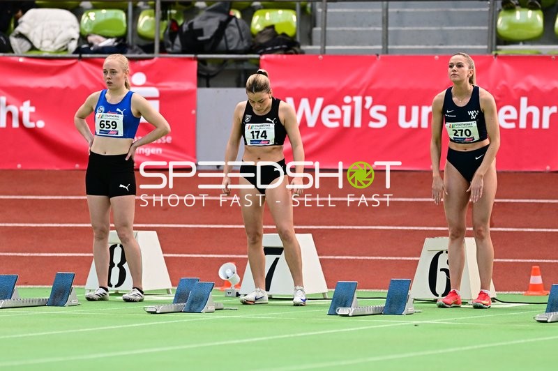 Athletinnen am Startblock im Glaspalast