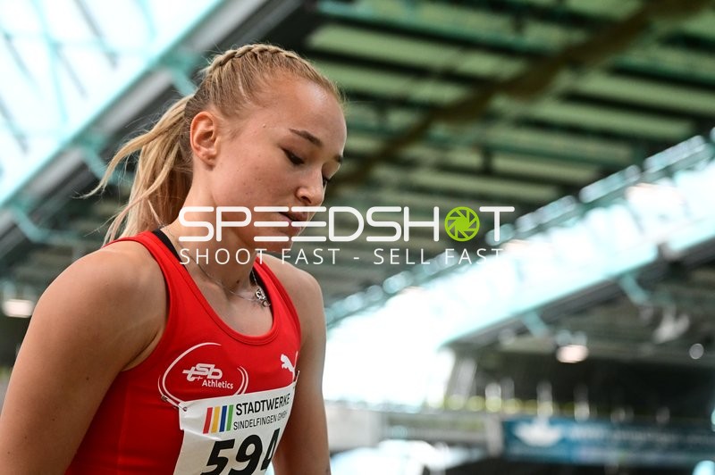 Athletin mit Startnummer 594 im Glaspalast