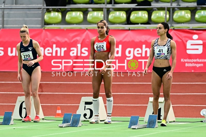 Athletinnen am Startblock im Glaspalast