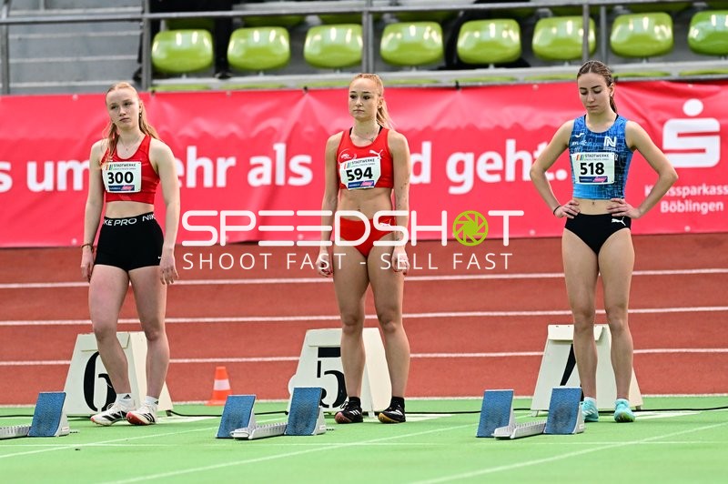 Athletinnen an Startblöcken