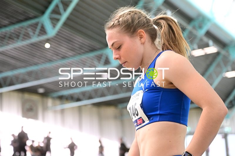 Athletin mit Startnummer 746 im Fokus