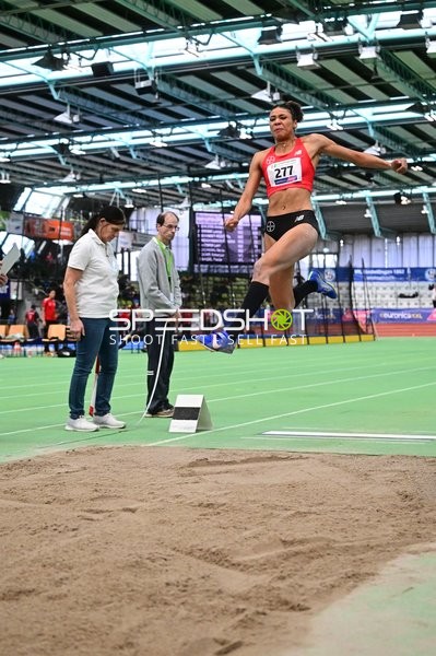 Weitsprung mit {277}