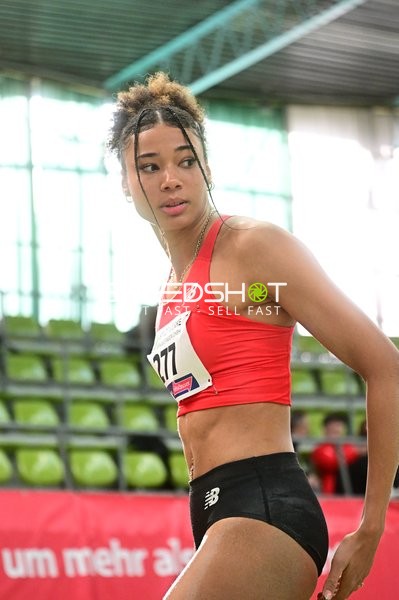 Athletin mit Startnummer 277