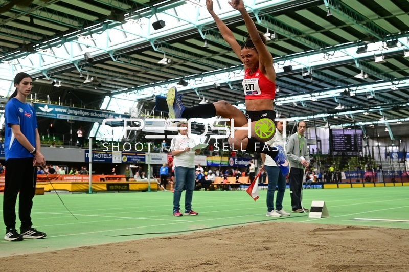 Startnummer 217 beim Weitsprung