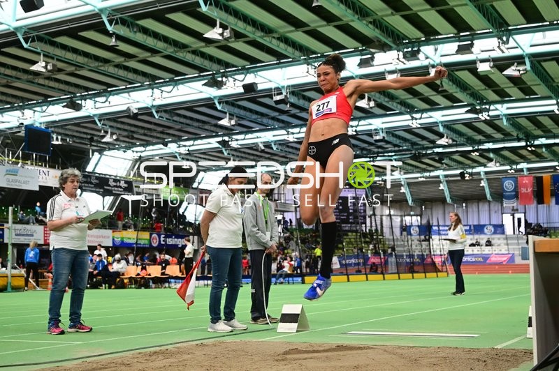 Startnummer 277 beim Weitsprung