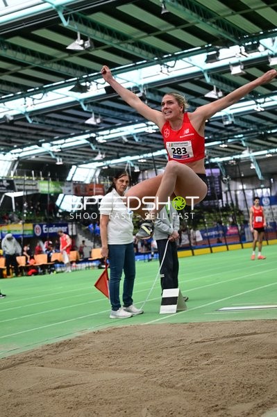 Weitsprung mit Startnummer 283