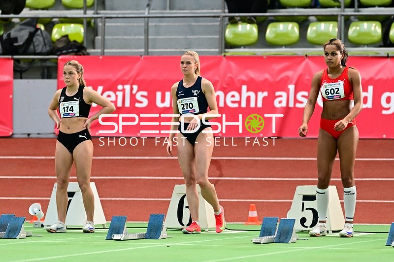 Athletinnen am Start im Glaspalast