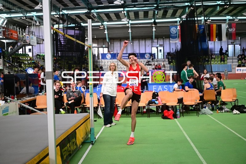 Hochsprung mit Startnummer 124