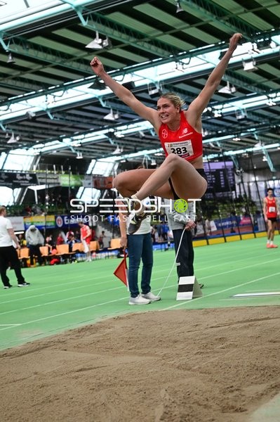 Weitsprung mit Startnummer 283