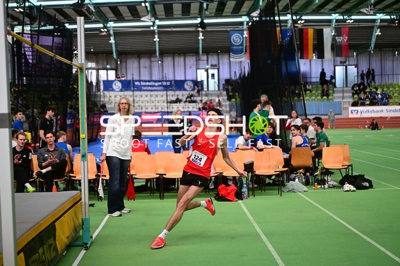 Startnummer 124 beim Hochsprung