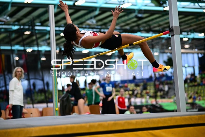 Athletin beim Hochsprung