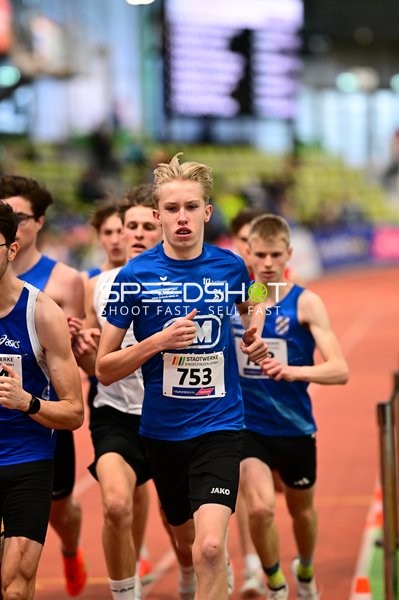Startnummer 753 führt Hallenlauf an