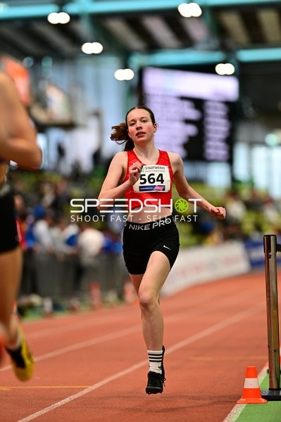 Athletin mit Startnummer 564 in Aktion