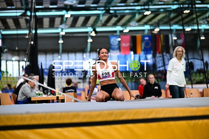 Athletin mit Startnummer 698 im Glaspalast