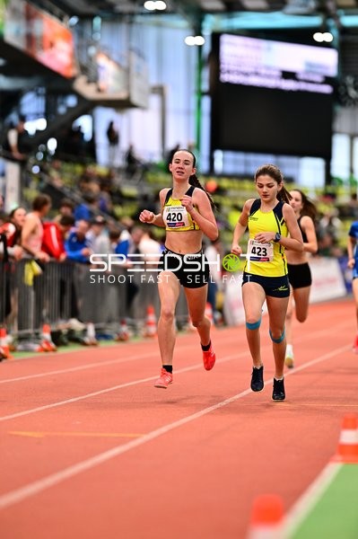 Läuferinnen mit Startnummer 420 und 423
