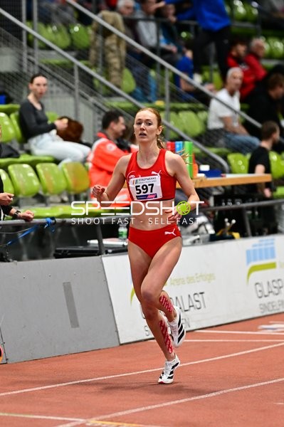 Athletin mit Startnummer 597 im Glaspalast