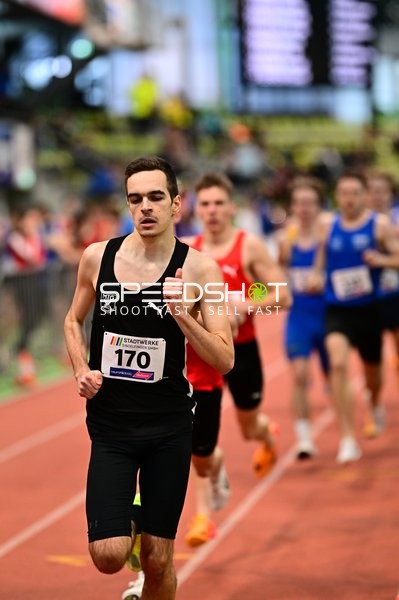 Läufer mit Startnummer 170 in Aktion