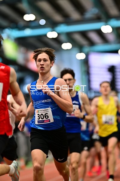 Läufer mit Startnummer 306 in Aktion