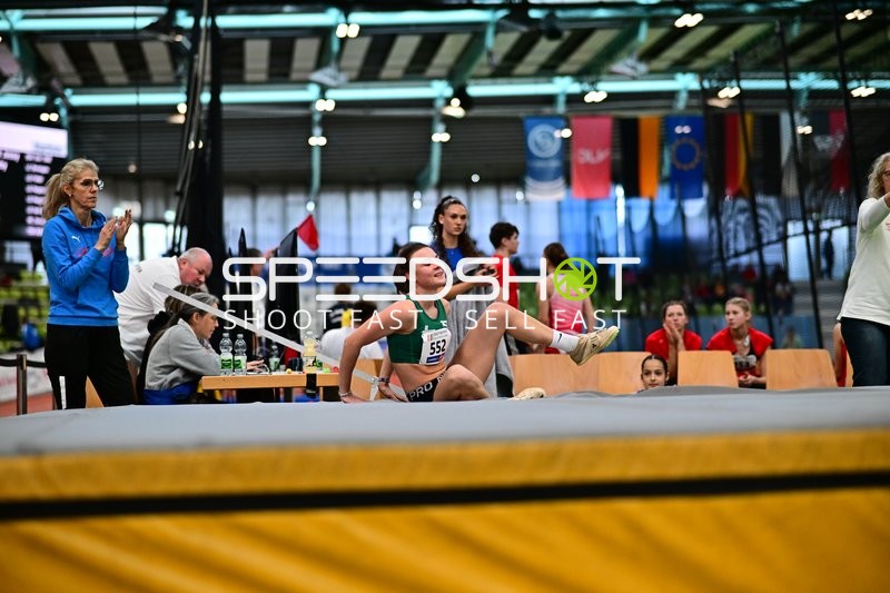 Athletin mit Startnummer 552 im Glaspalast