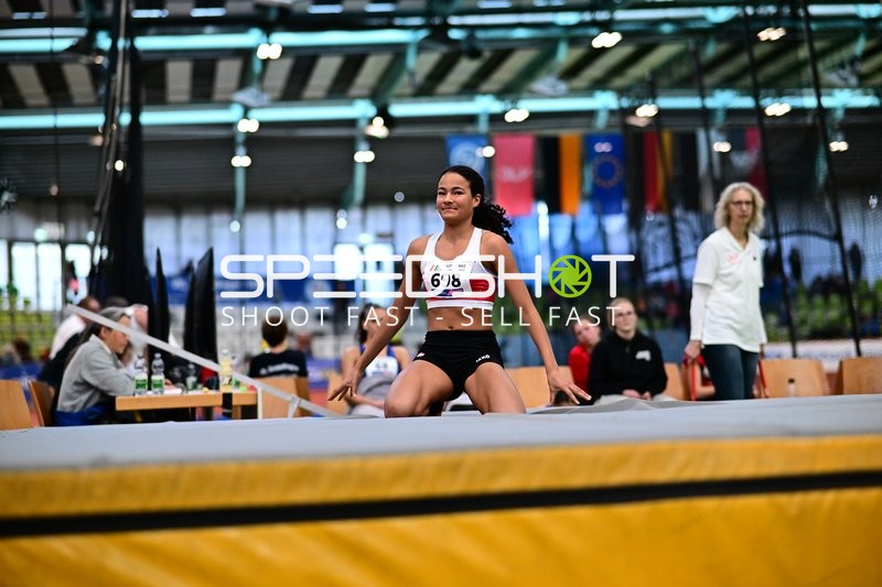 Startnummer 698 beim Hochsprung