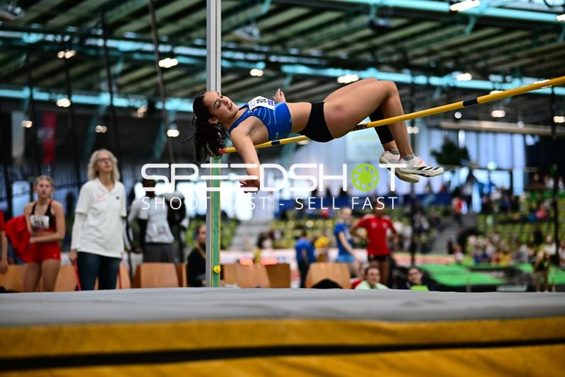 Hochsprung mit Startnummer 30