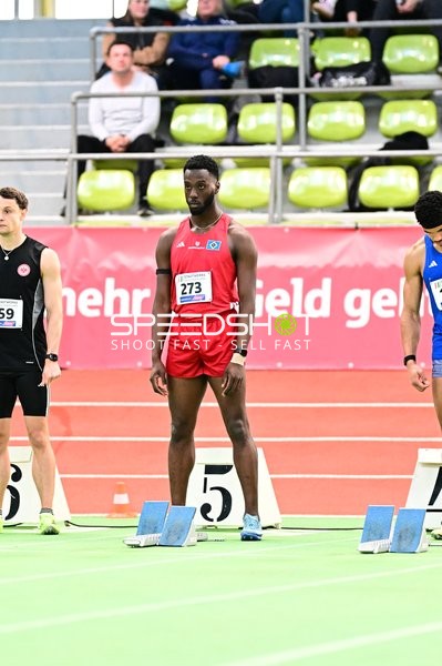 Athleten vor Start im Glaspalast