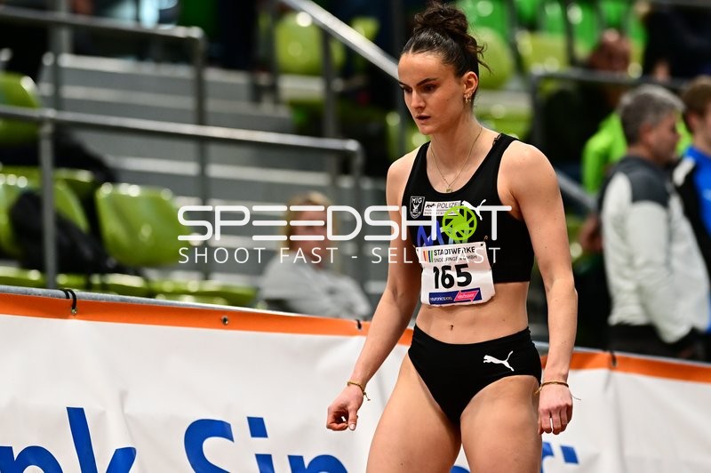 Athletin mit Startnummer 165 im Fokus