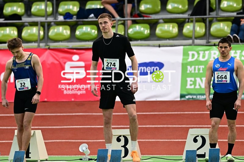 Athleten am Start im Glaspalast