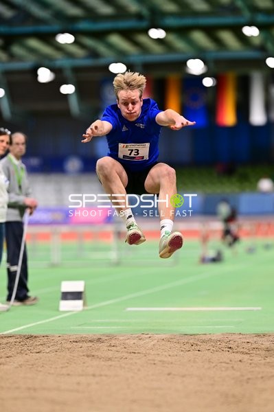 Startnummer 73 beim Weitsprung