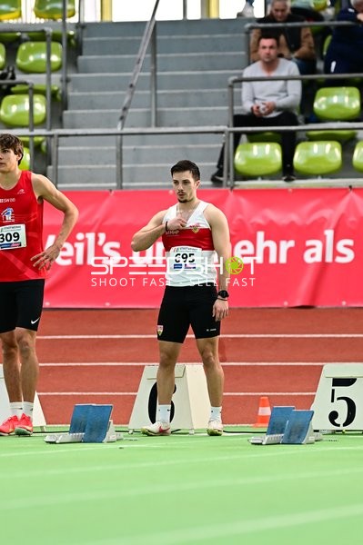 Athleten mit Startnummern 695 und 309