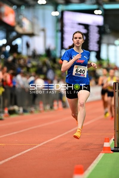 Athletin mit Startnummer 640 in Aktion