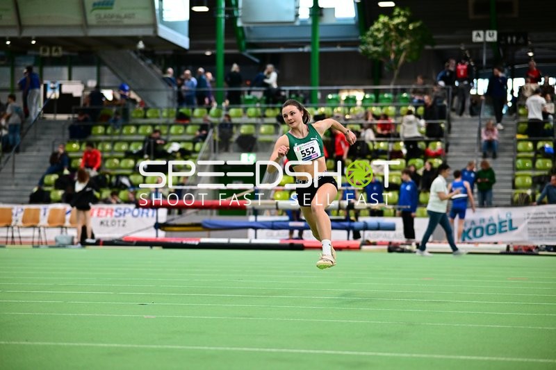 Startnummer 552 beim Weitsprung