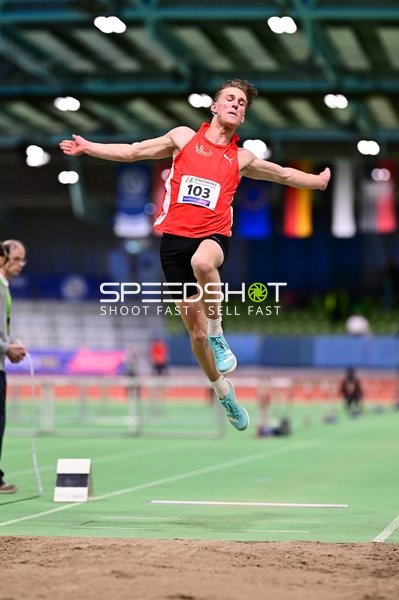 Startnummer 103 beim Weitsprung