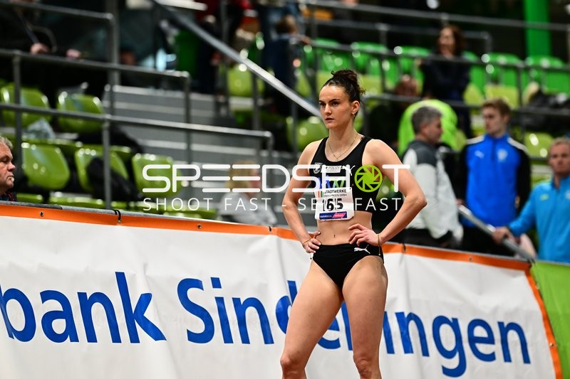 Athletin mit Startnummer 165 im Glaspalast