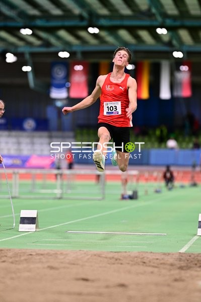 Startnummer 103 beim Weitsprung