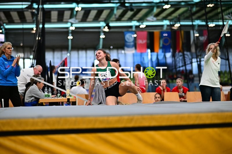 Athletin mit Startnummer 552 im Glaspalast