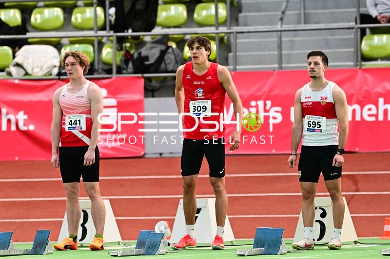 Athleten mit Startnummern 441, 309 und 695 am Start