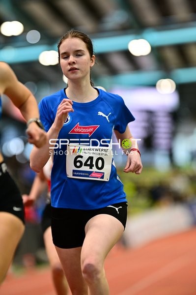 Athletin mit Startnummer 640 in Aktion