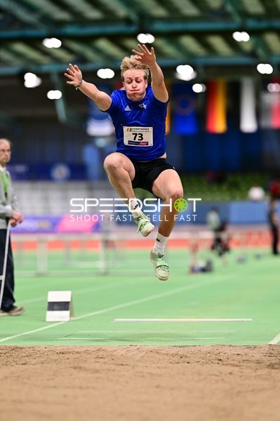 Startnummer 73 beim Weitsprung