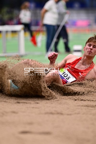 Startnummer 103 im Weitsprung