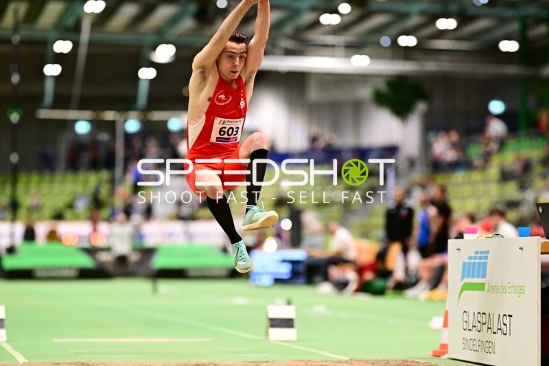 Weitsprung im Glaspalast